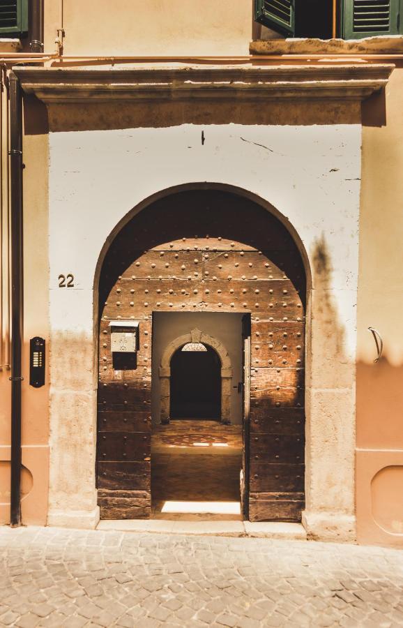 La Rondine Bed & Breakfast Tagliacozzo Bagian luar foto